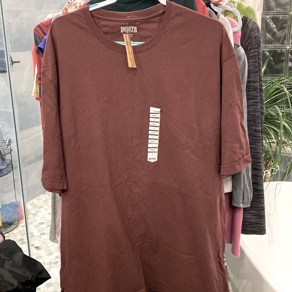 Duluth Burgundy long tail relaxed fit XL NEW with tags, tshirt